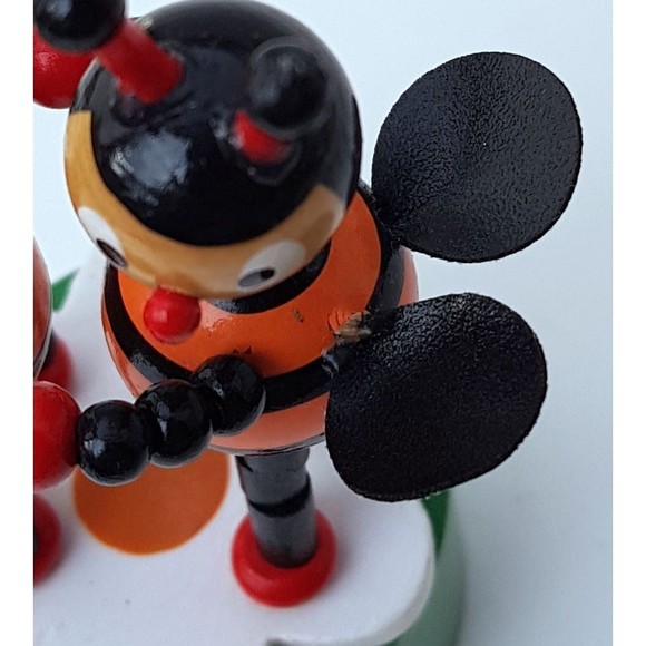 2 Bees Dancing Thumb Puppet Wood Collapsible Push Button Boogie Bugs VTG 4.5" - Picture 11 of 12